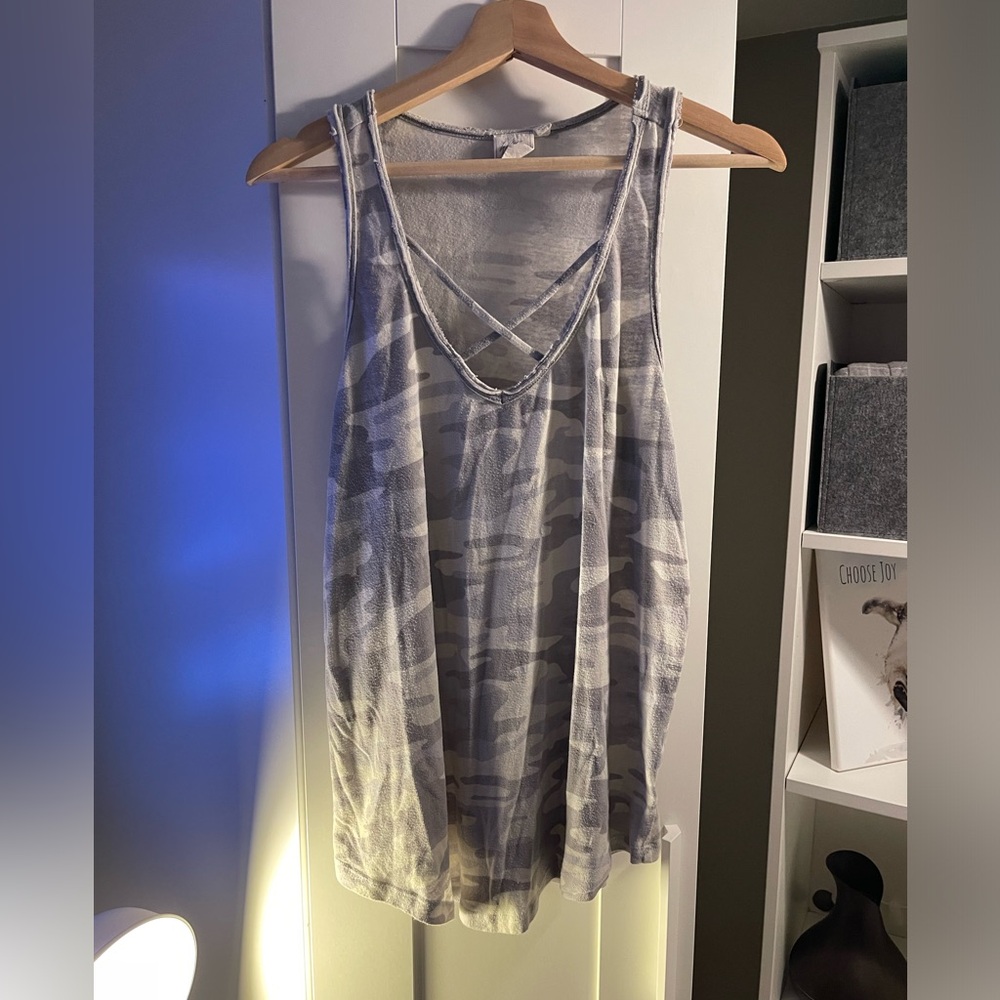 White crow Camo tank large